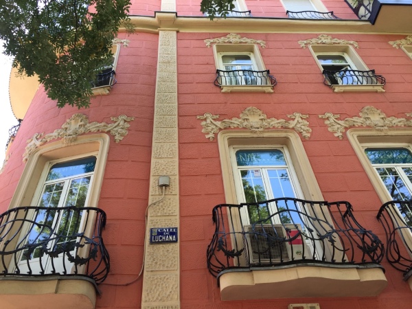 Fachada de edificio colorido